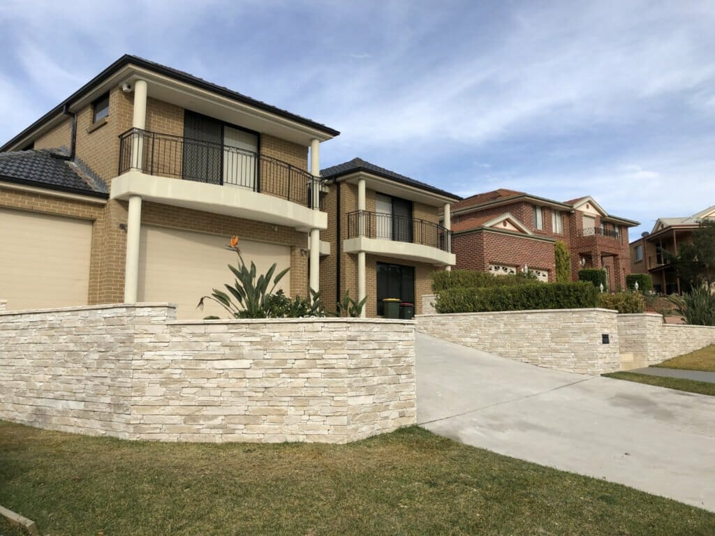 Ledgestone Travertine retaining wall