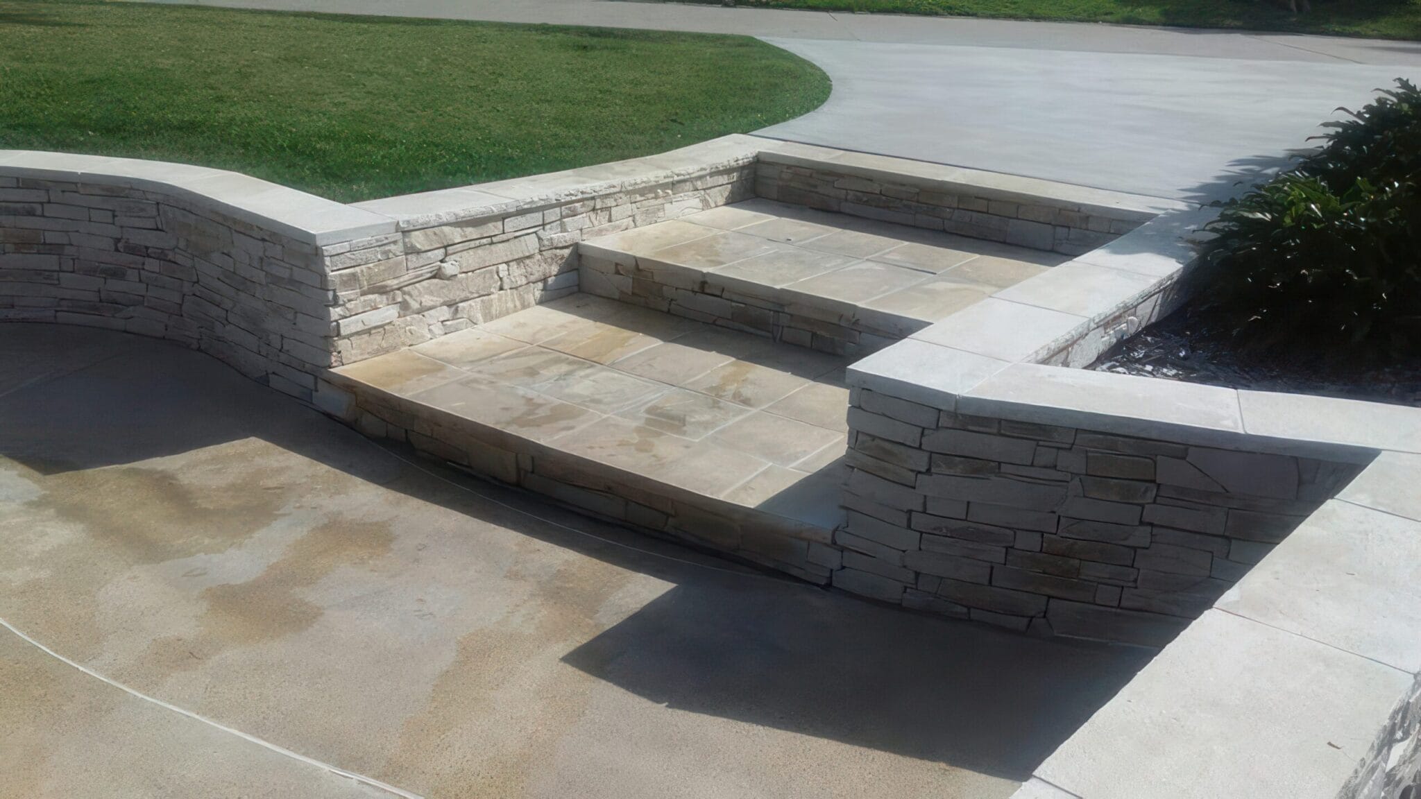 Ledgestone Sandstone retaining wall | Veneer Stone Australia